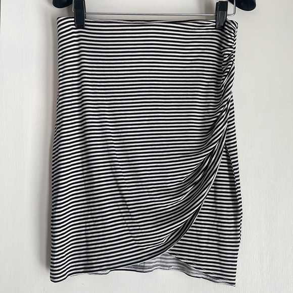 a.n.a Striped Knit Pull-on Skirt XS - Picture 1 of 3